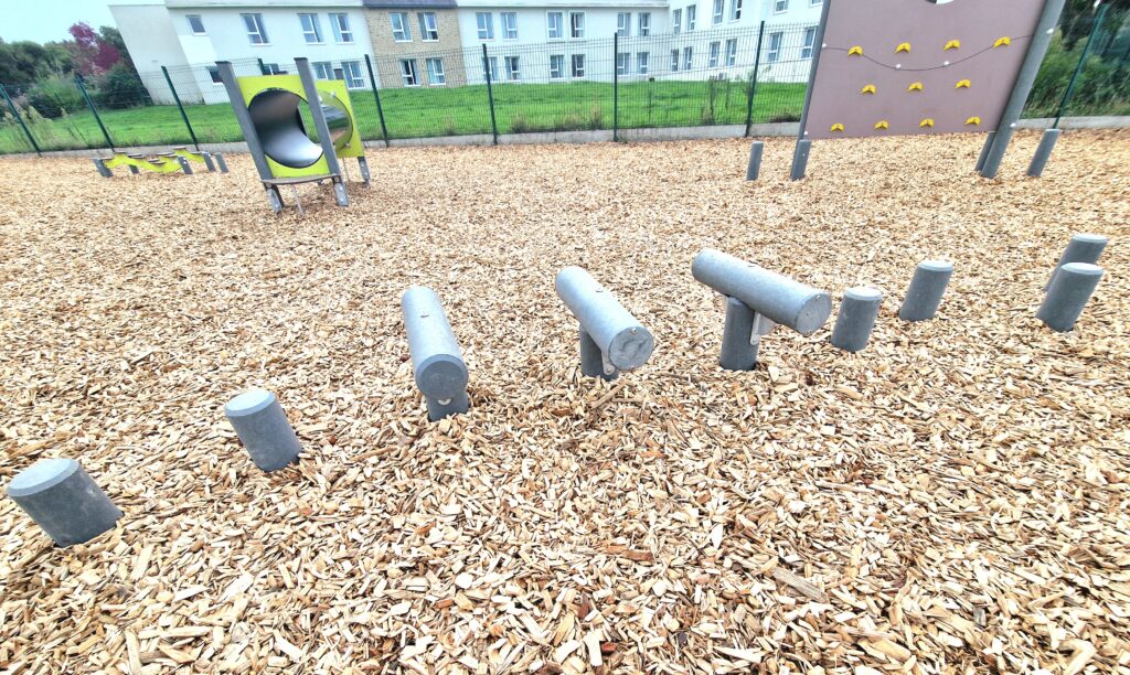 Gpm Parcours Motricité Végétalisation Des Cours De L’école Primaire Et Maternelle De Belz (56)