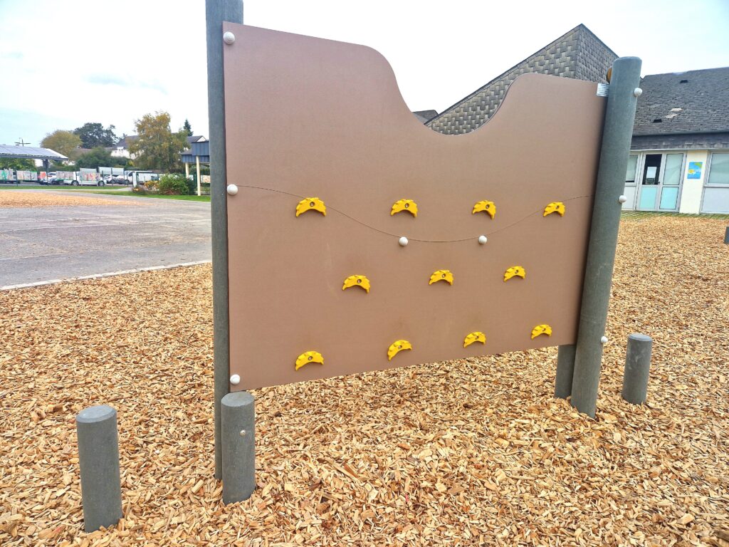 Gpm Parcours Santé Gymnastique Végétalisation Des Cours De L’école Primaire Et Maternelle De Belz (56)