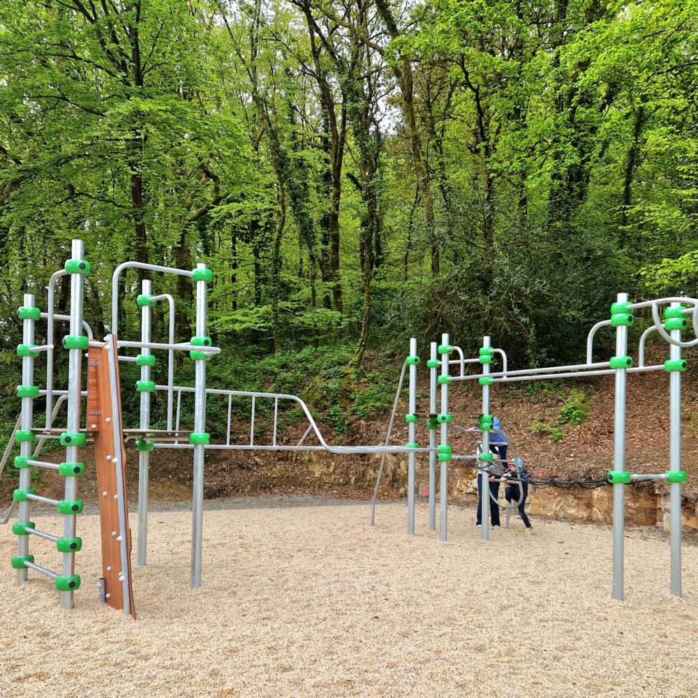 Structure d'escalade tubulaire KBS 054 pour enfants et adolescents