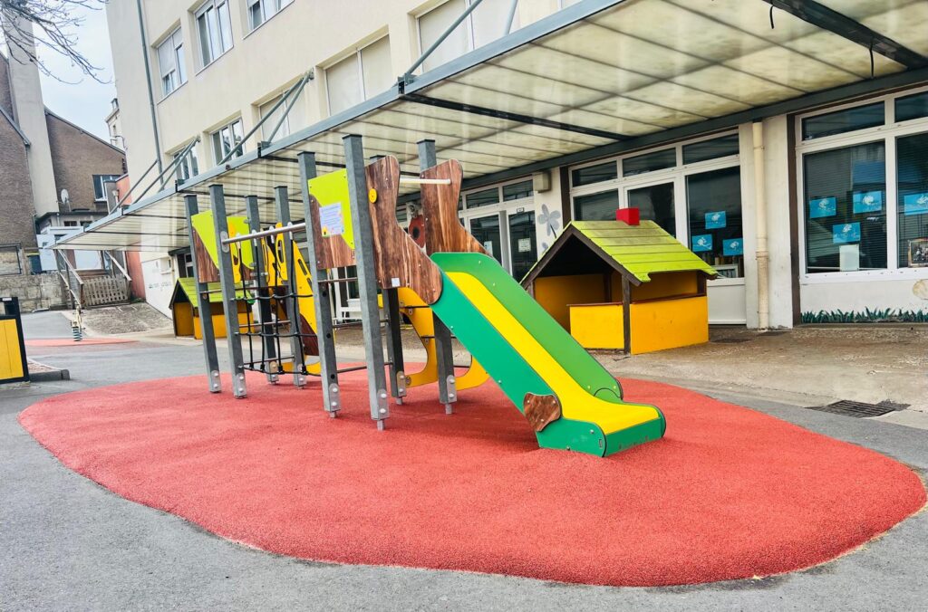 Kks 983 Violette Structure Jeux Toboggan Escalade Glisse Filet Echelon Caen 14 Pr Hpl Natura Photo 6