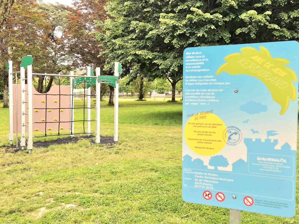 Panneau De Signalisation Réglementaire Pour Aire De Jeux Collective.