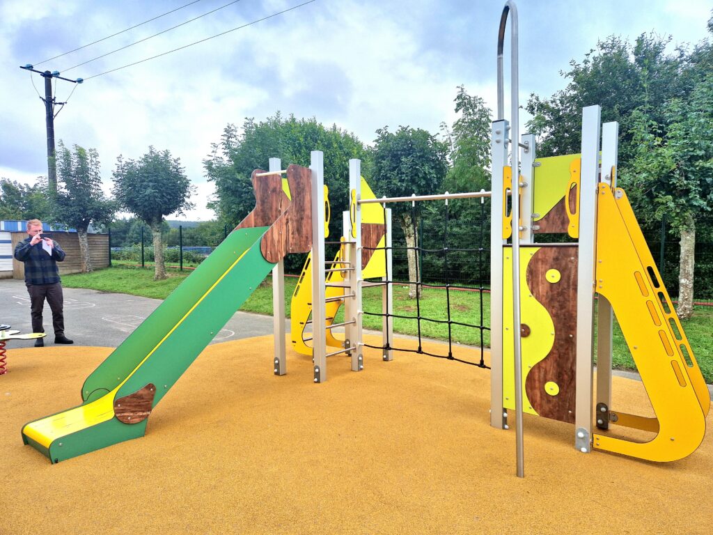 Réhabilitation Aire De Jeux Avec Structure Multifonctions à Plouégat Moysan 3