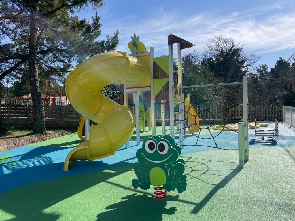 Rgn 1 Pmr Gwenouille Ressort Balancement Oscillant Stjeandemonts 85 Pehd Natura Photo (2)