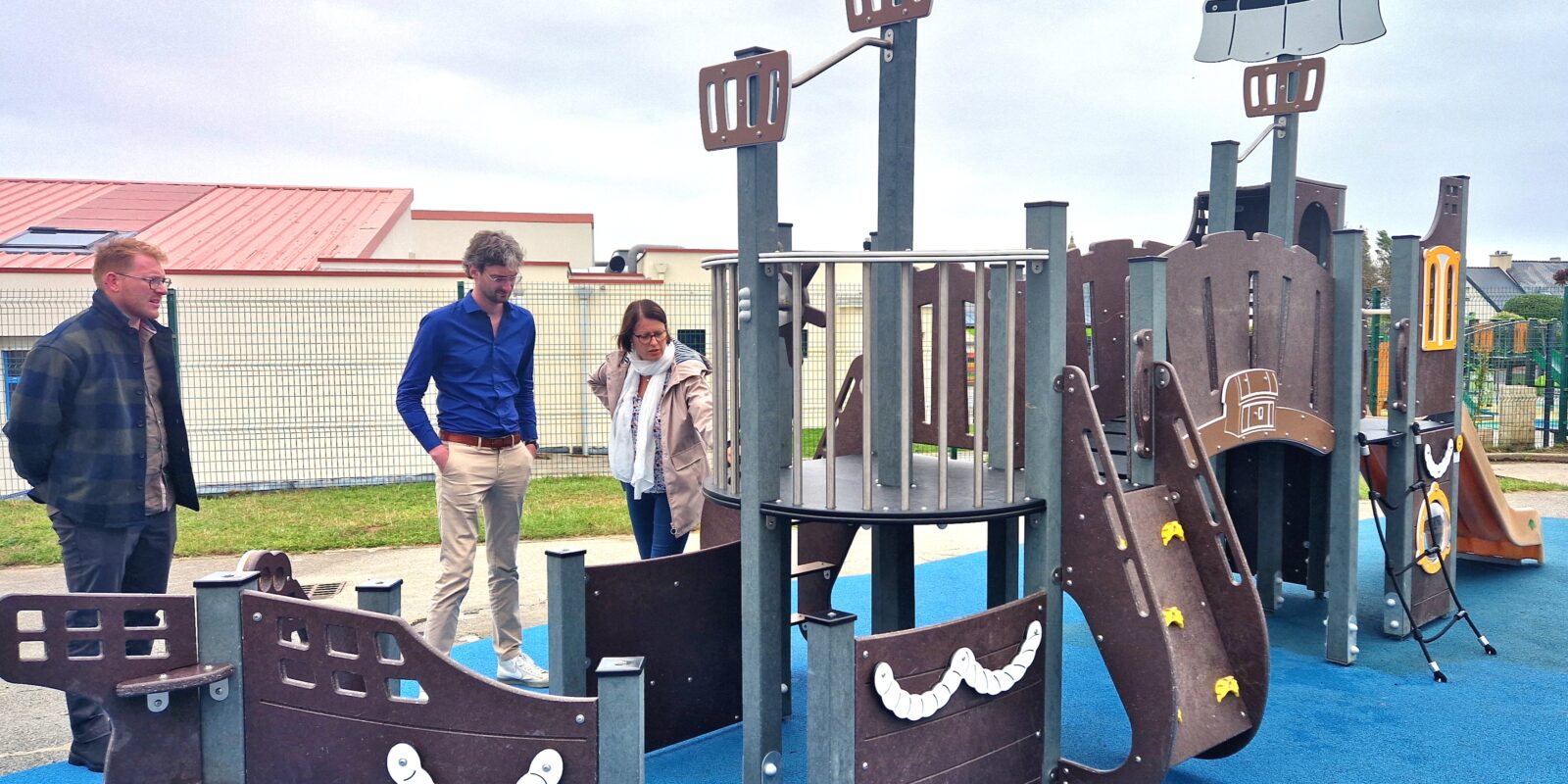 Structure De Jeux En Plastique Recyclé école Sacré Cœur Plougonvelin Finistère. (1)