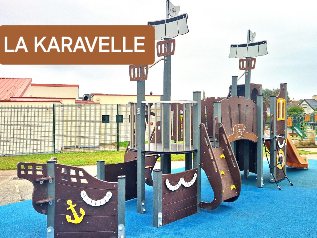 Structure De Jeux En Plastique Recyclé école Sacré Cœur Plougonvelin Finistère. (2)