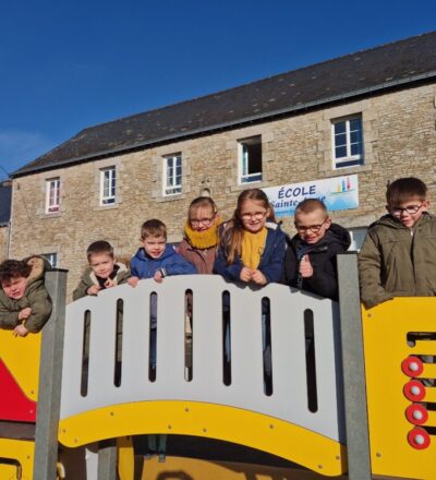 Structure De Jeux En Plastique Recyclé école Sainte Anne Allaire. (1)