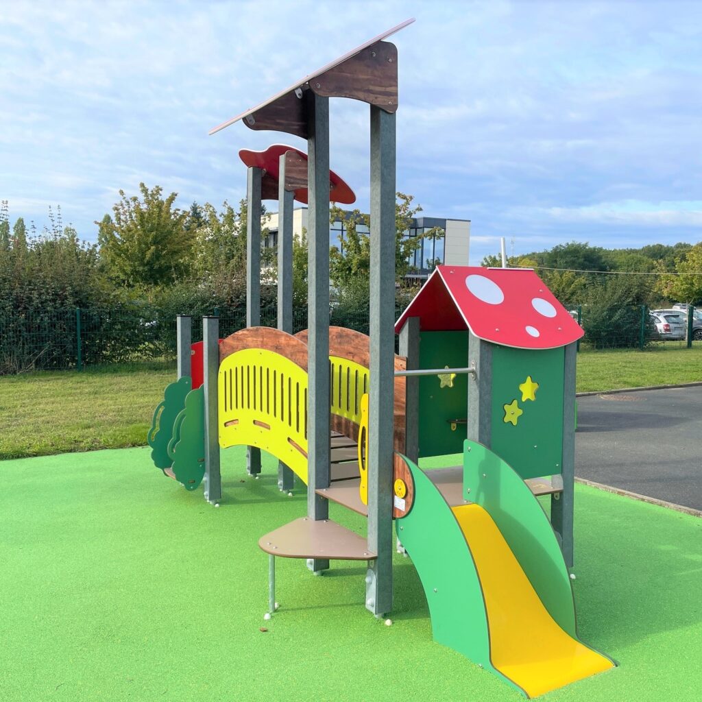 Structure De Jeux Pour Enfants Gamme Champi à Durtal, Maine Et Loire