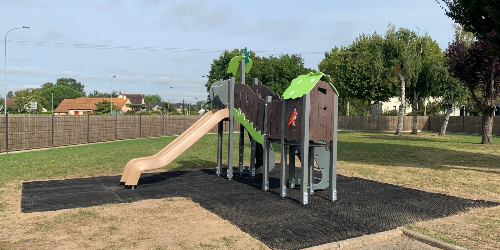 Structure Jeux Multifonctions Plastique Recycle Maison Denfants A Caractere Social La Fleche 3