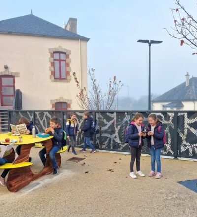 Table Dejeuner Cour Recreation