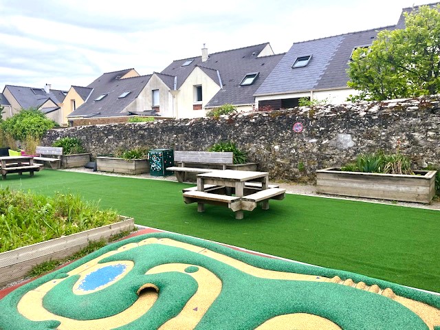 Toboggan De Talus Sur Butte école Notre Dame De Toutes Aides Nantes 44 (3)