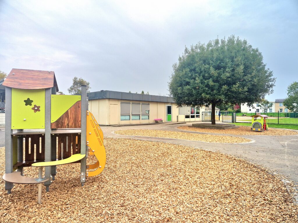 Végétalisation Des Cours De L’école Primaire Et Maternelle De Belz (56)