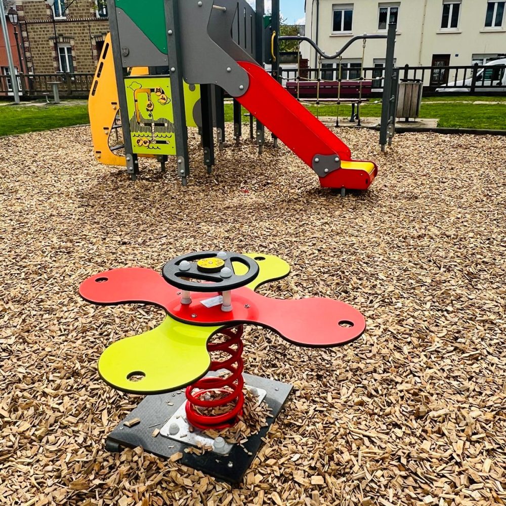 Rts V2 Coquelicot Ressort Jeu A Bascule Dynamique 4 Enfants Briouze 61 Hpl Photo