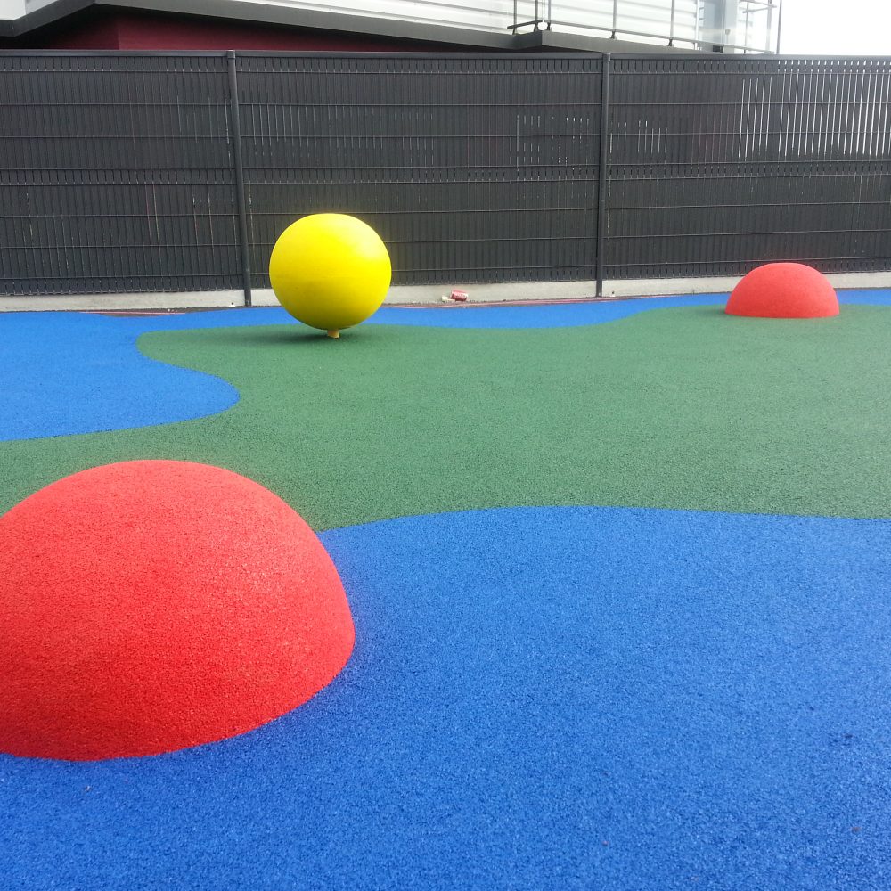 demie-sphere-sol-souple-ludique-aire-jeux