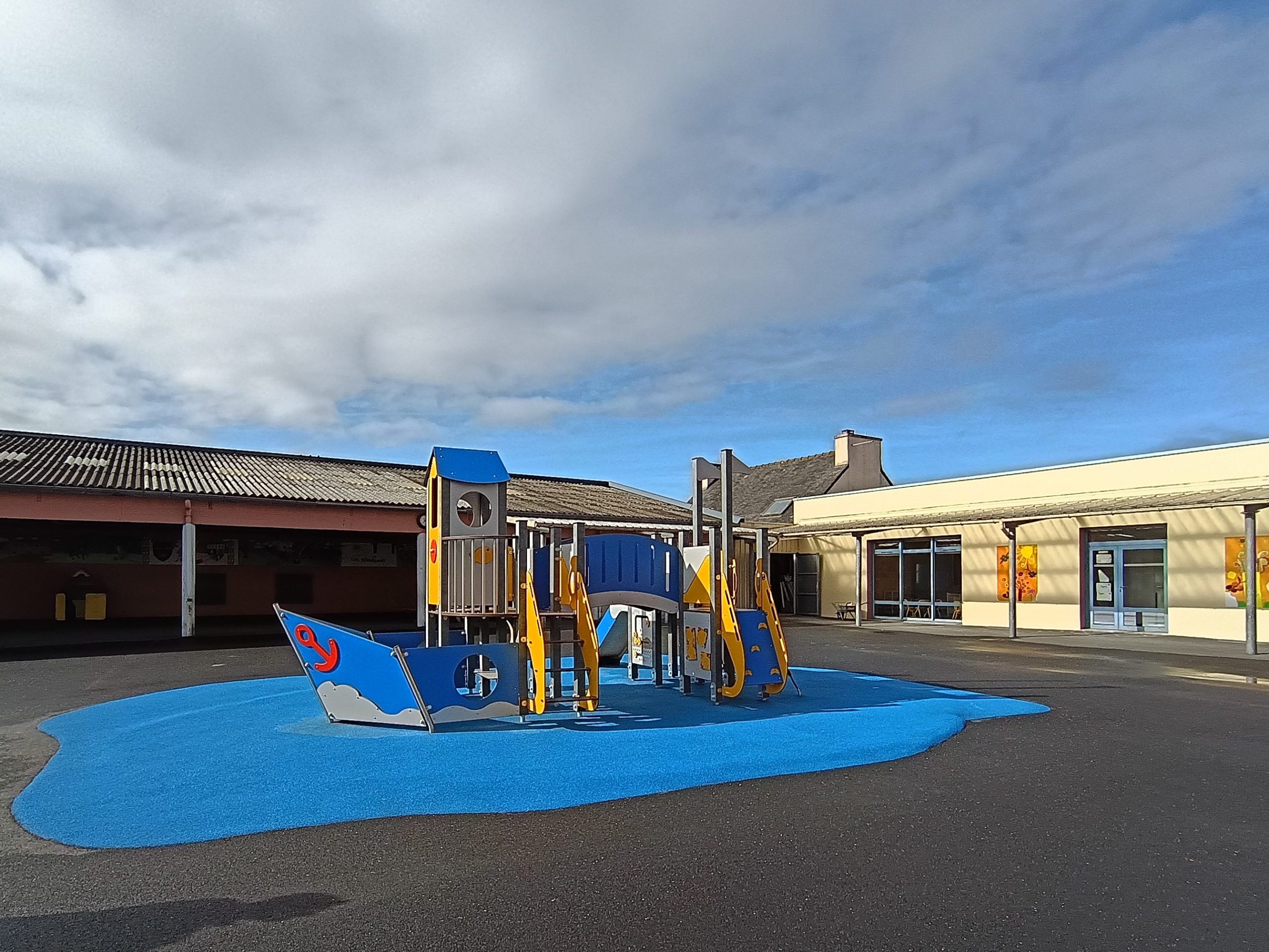 Kks1391 Pr Hpl Structure Multifonctions 30enfants 2 8ans Poteaux Recyclés Aber Ildut Beateau Ecole Plebennec(30)